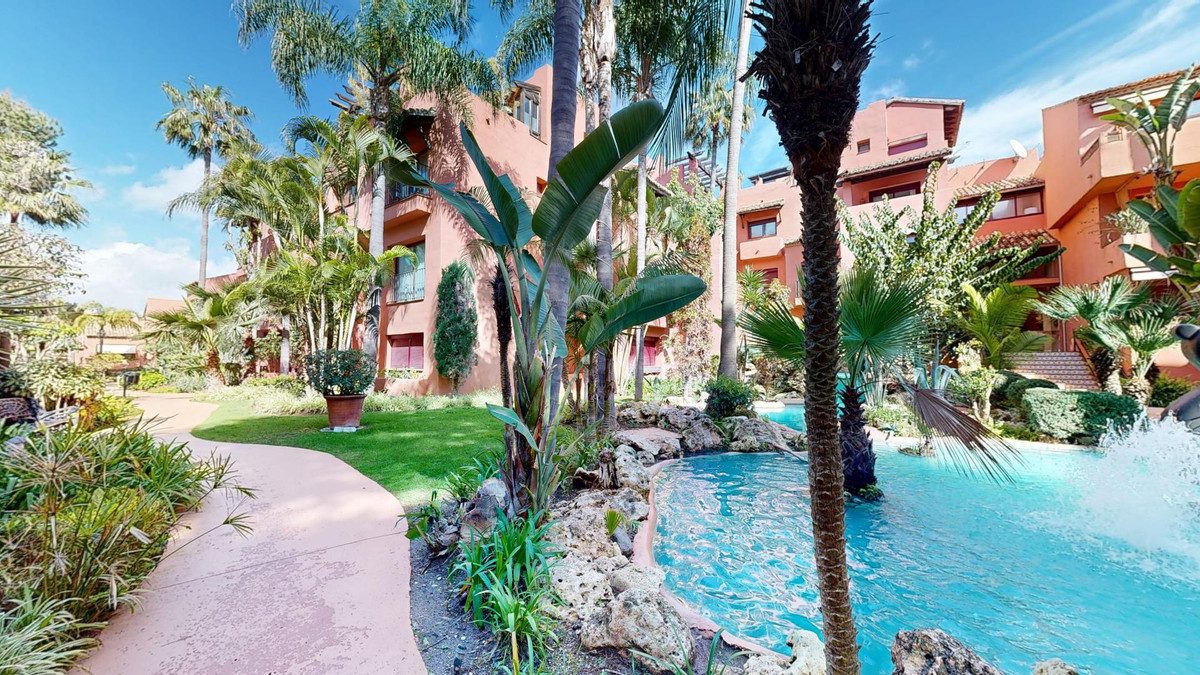 Middle Floor Apartment in Marbella, Costa del Sol – 3 beds – 590000 € - photo 6 of 25