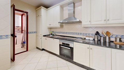 Middle Floor Apartment in Marbella, Costa del Sol – 3 beds – 590000 € - photo 13 of 25
