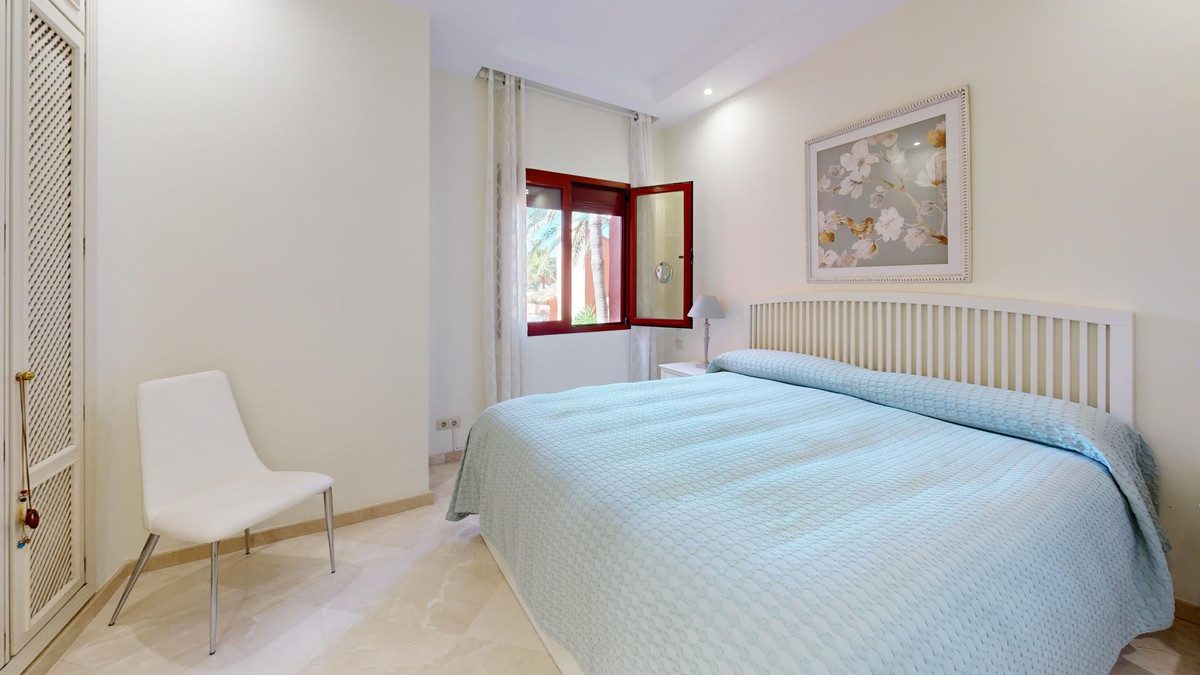 Middle Floor Apartment in Marbella, Costa del Sol – 3 beds – 590000 € - photo 18 of 25