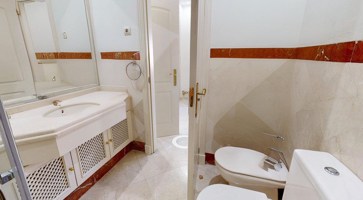 Middle Floor Apartment in Marbella, Costa del Sol – 3 beds – 590000 € - photo 19 of 25