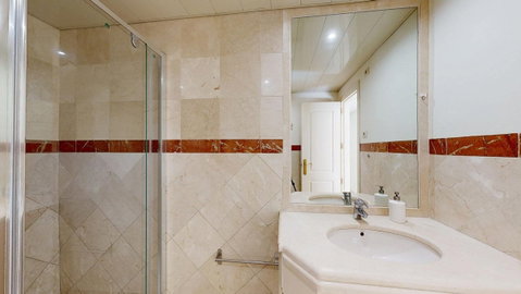 Middle Floor Apartment in Marbella, Costa del Sol – 3 beds – 590000 € - photo 21 of 25