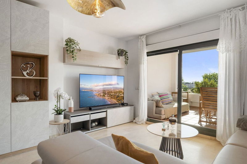 Middle Floor Apartment in Estepona, Costa del Sol – 2 beds – 420000 €