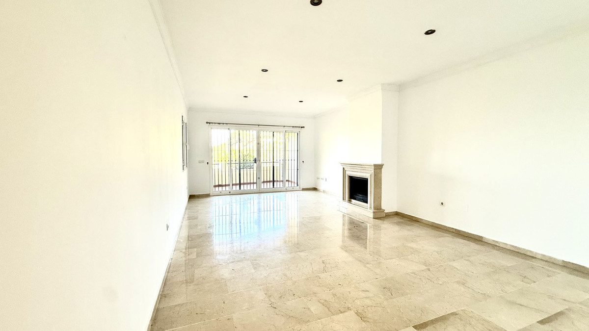 Ground Floor Apartment in Marbella, Costa del Sol – 2 beds – 549000 € - photo 6 of 16