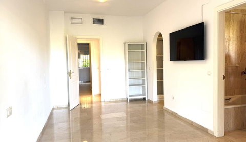 Ground Floor Apartment in Marbella, Costa del Sol – 2 beds – 549000 € - photo 9 of 16