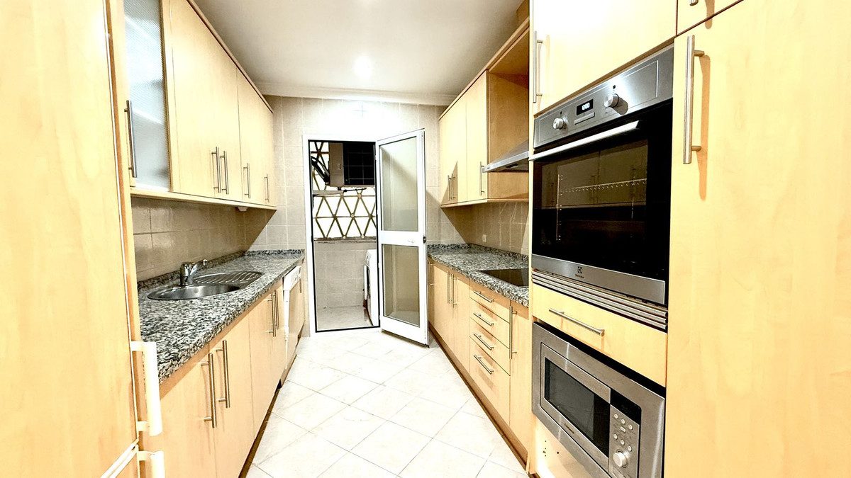 Ground Floor Apartment in Marbella, Costa del Sol – 2 beds – 549000 € - photo 13 of 16