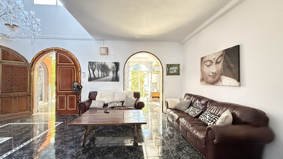 Detached Villa in Torremolinos, Costa del Sol – 5 beds – 1300000 € - photo 4 of 36