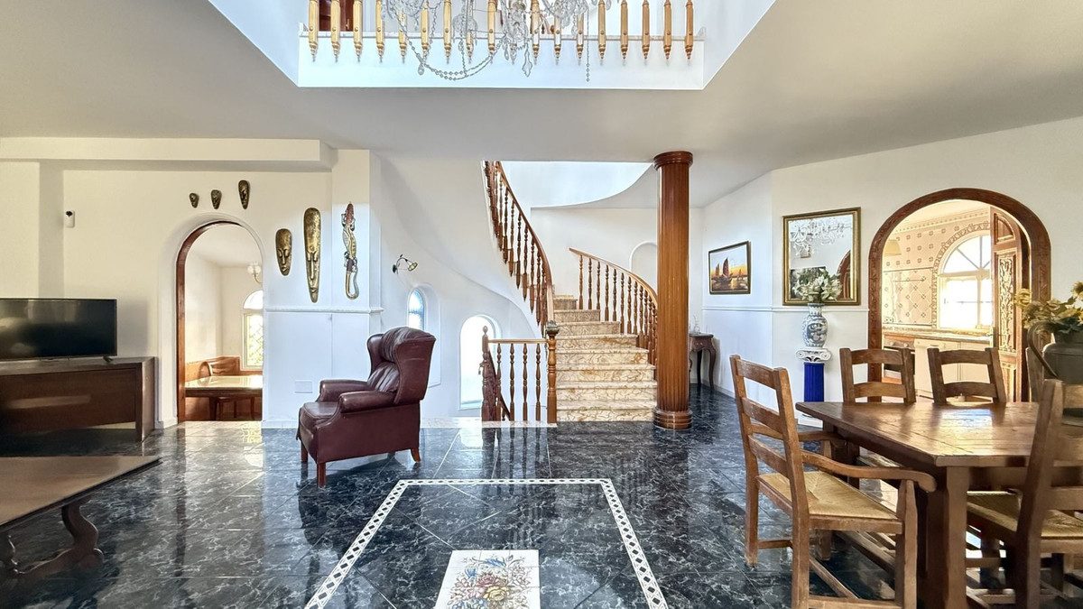 Detached Villa in Torremolinos, Costa del Sol – 5 beds – 1300000 € - photo 6 of 36