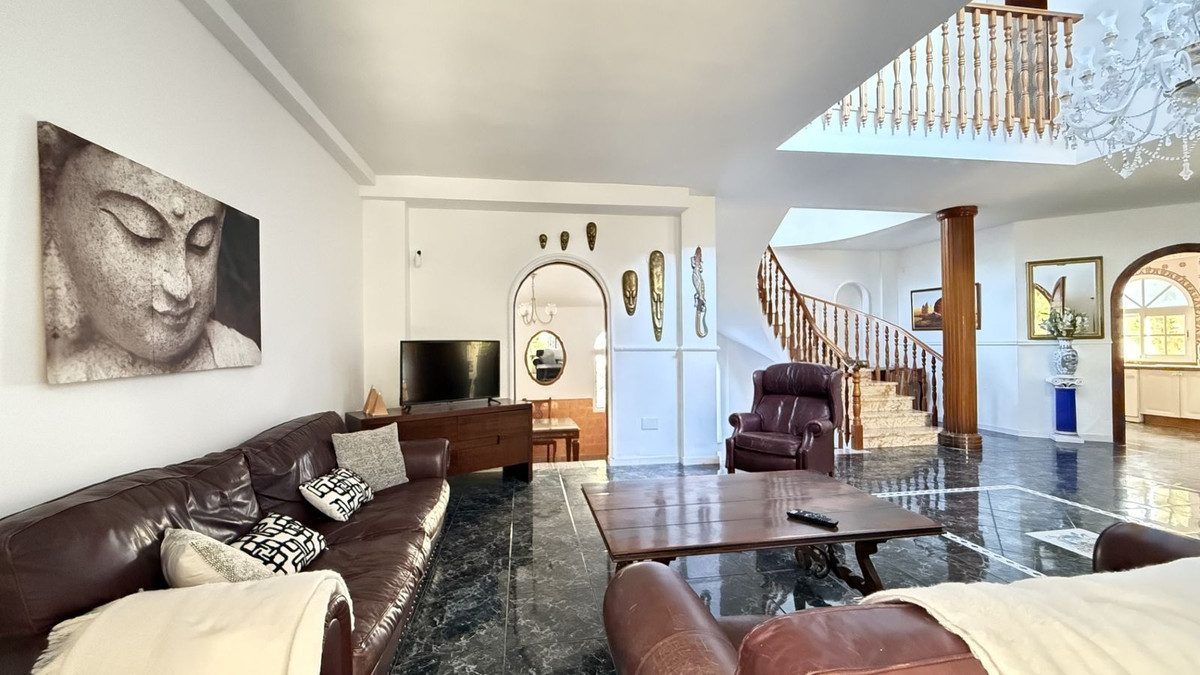 Detached Villa in Torremolinos, Costa del Sol – 5 beds – 1300000 € - photo 7 of 36
