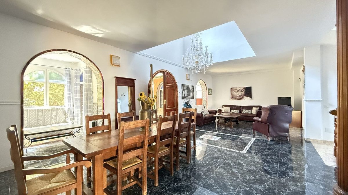 Detached Villa in Torremolinos, Costa del Sol – 5 beds – 1300000 € - photo 9 of 36