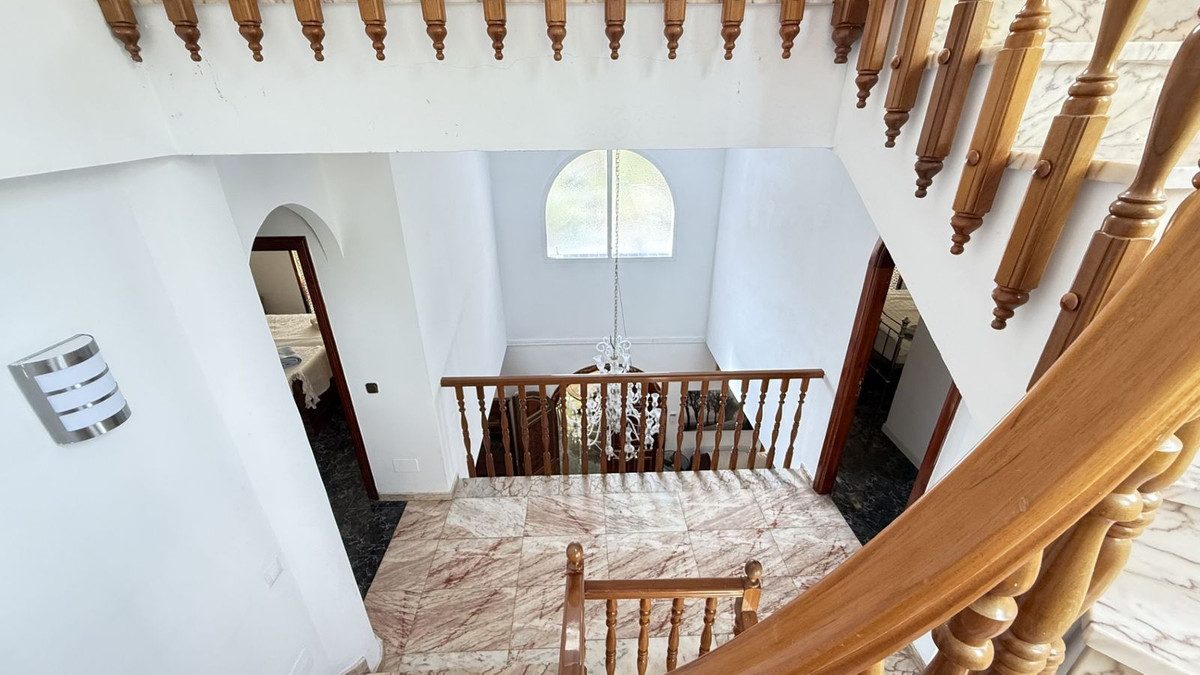 Detached Villa in Torremolinos, Costa del Sol – 5 beds – 1300000 € - photo 12 of 36
