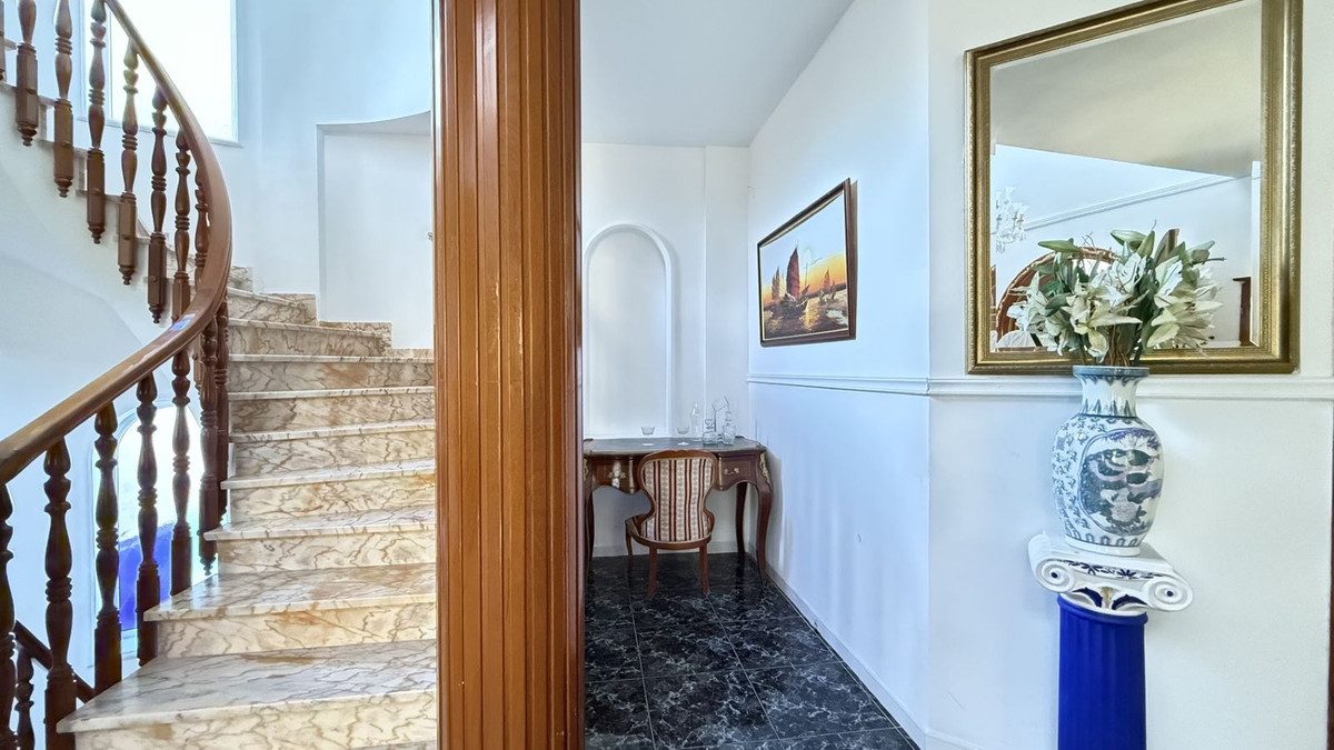 Detached Villa in Torremolinos, Costa del Sol – 5 beds – 1300000 € - photo 13 of 36