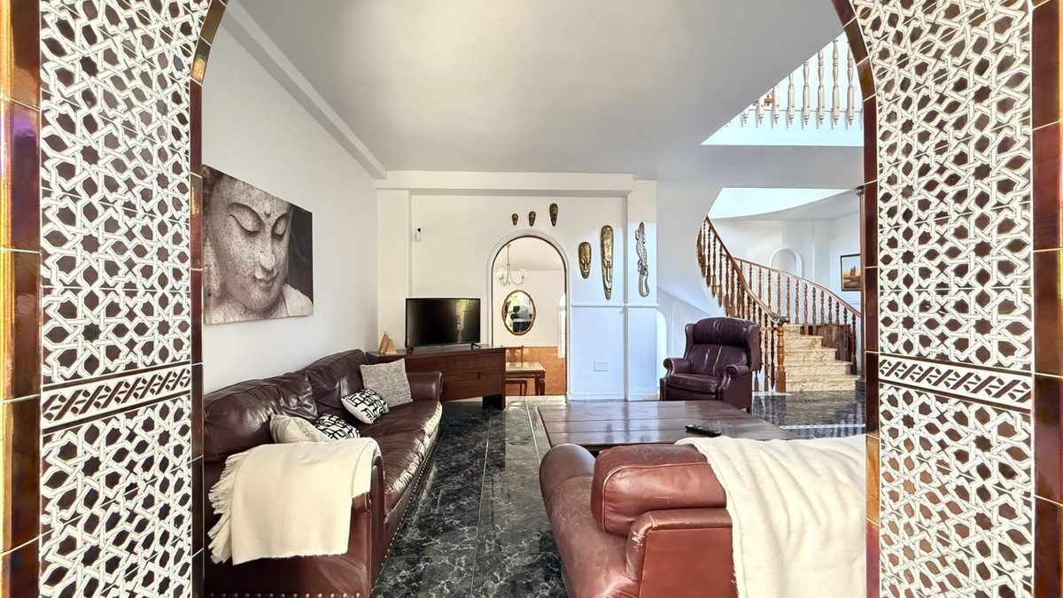Detached Villa in Torremolinos, Costa del Sol – 5 beds – 1300000 € - photo 15 of 36