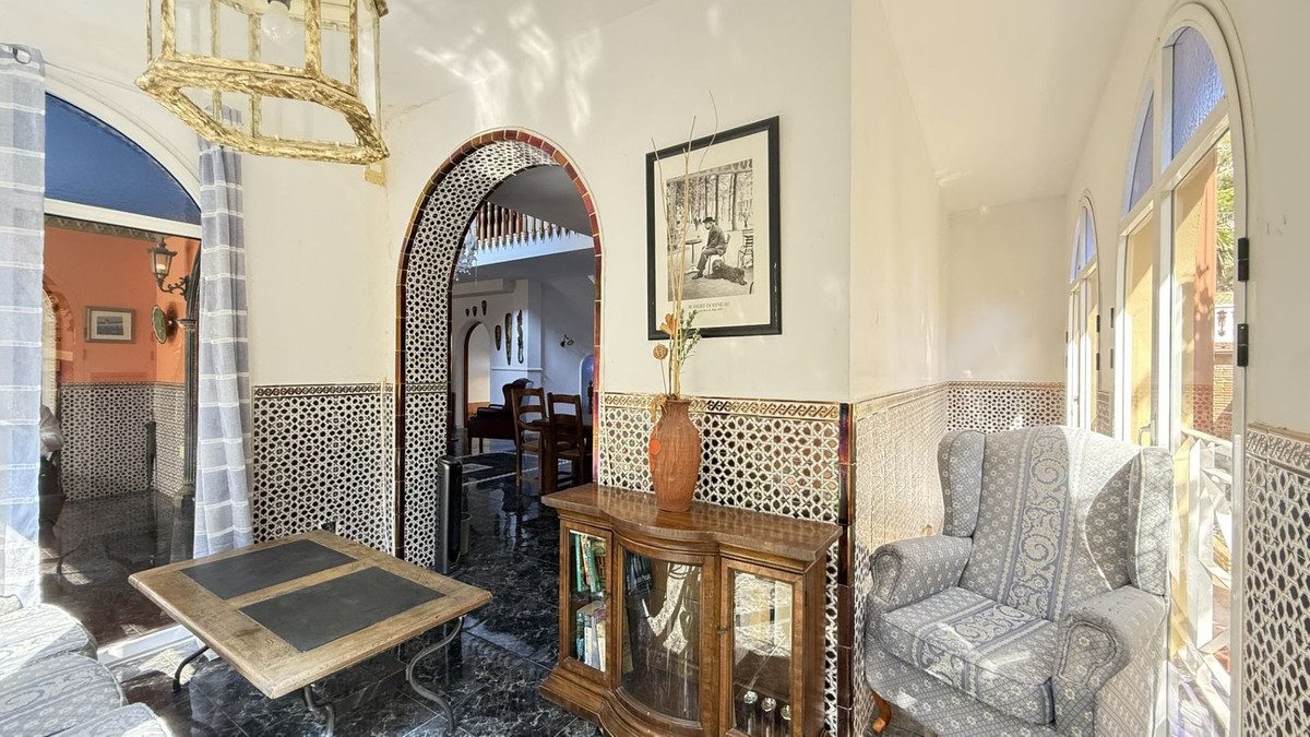 Detached Villa in Torremolinos, Costa del Sol – 5 beds – 1300000 € - photo 18 of 36