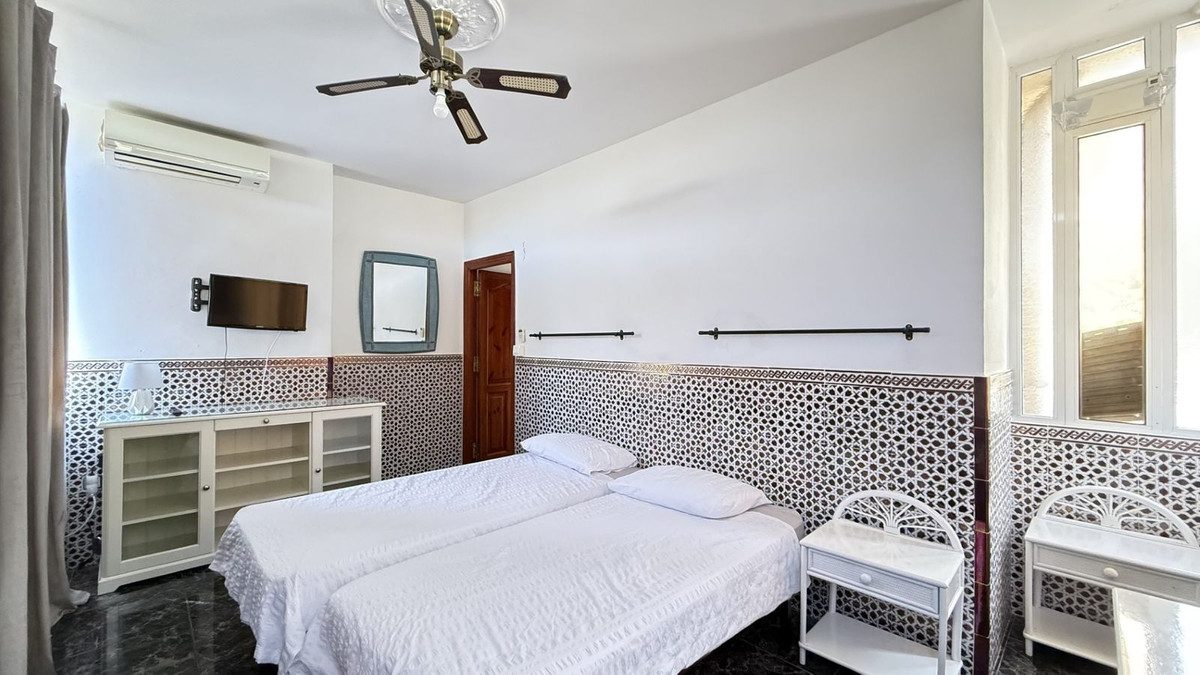 Detached Villa in Torremolinos, Costa del Sol – 5 beds – 1300000 € - photo 20 of 36