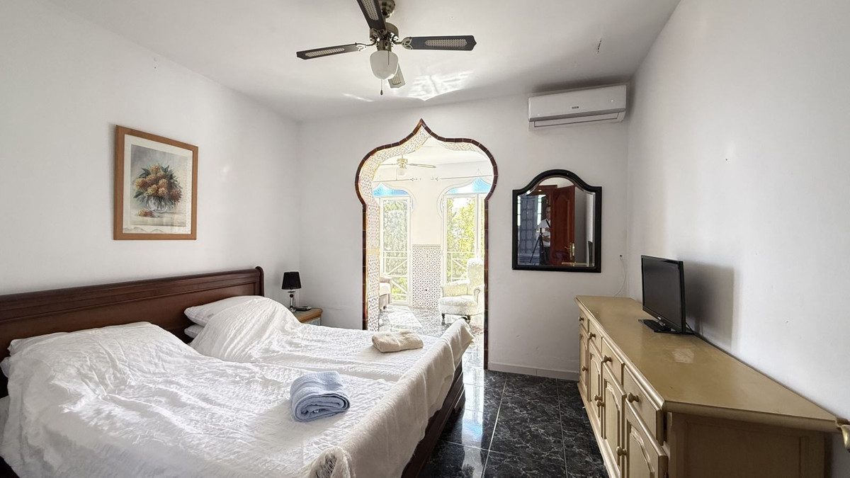 Detached Villa in Torremolinos, Costa del Sol – 5 beds – 1300000 € - photo 24 of 36