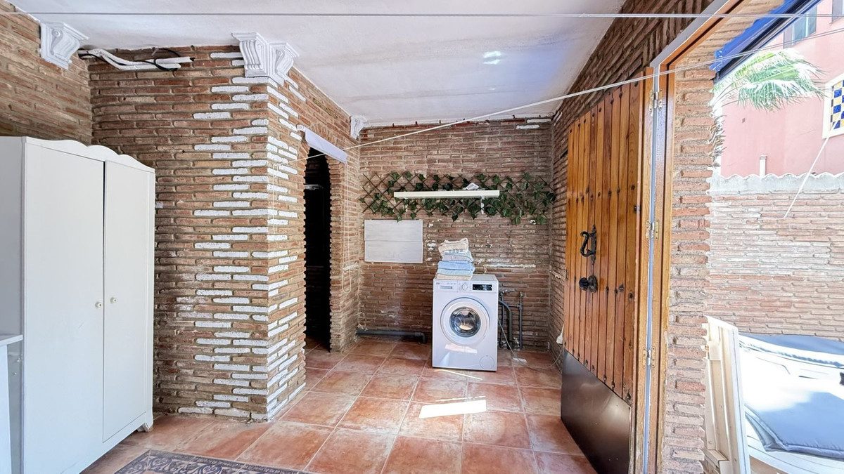 Detached Villa in Torremolinos, Costa del Sol – 5 beds – 1300000 € - photo 33 of 36