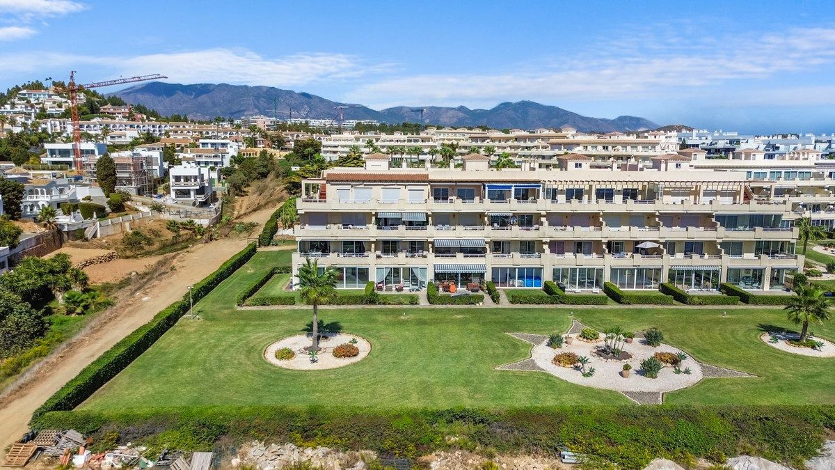Middle Floor Apartment in Torremolinos, Costa del Sol – 3 beds – 550000 € - photo 4 of 23