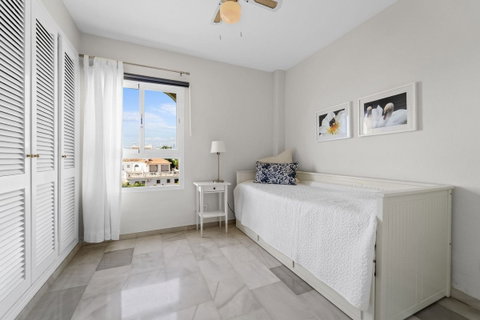 Middle Floor Apartment in Torremolinos, Costa del Sol – 3 beds – 550000 € - photo 16 of 23
