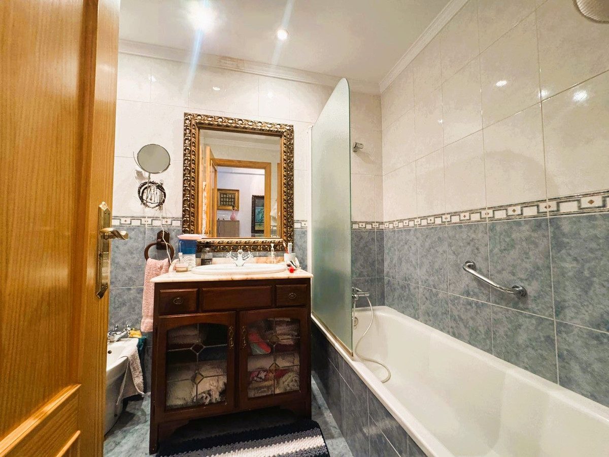 Middle Floor Apartment in Mijas, Costa del Sol – 3 beds – 340000 € - photo 24 of 27