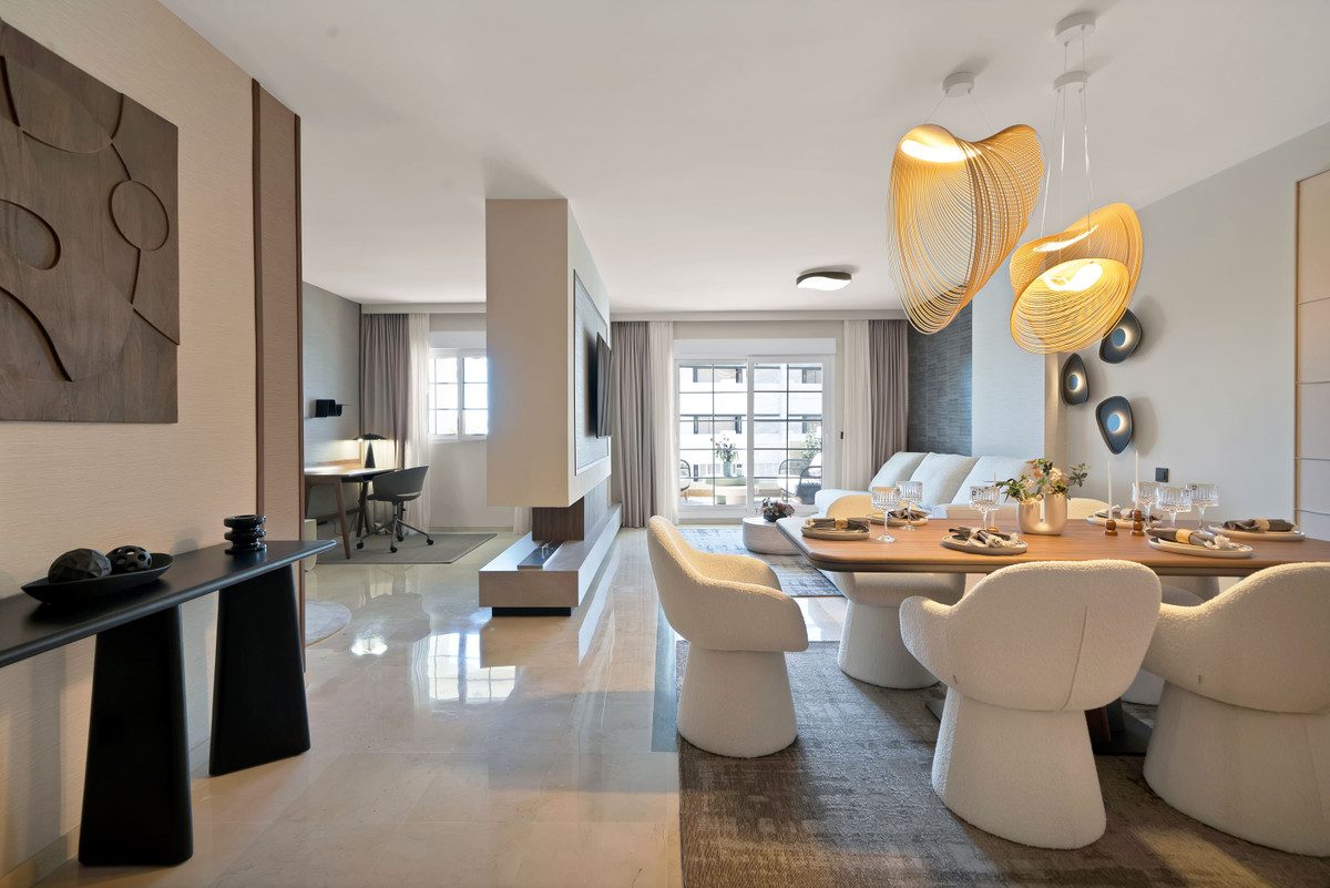 Middle Floor Apartment in Marbella, Costa del Sol – 2 beds – 1199000 € - photo 2 of 21