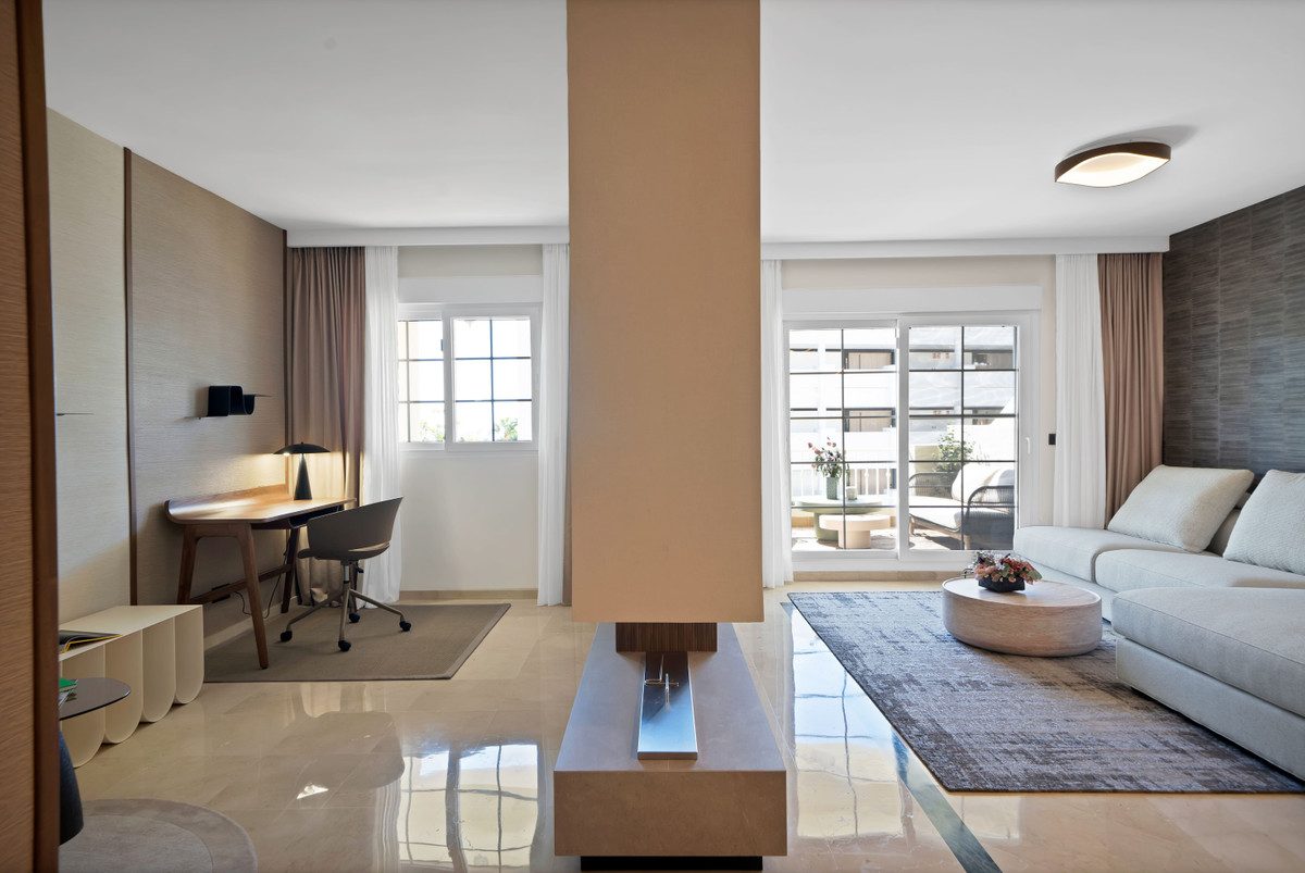 Middle Floor Apartment in Marbella, Costa del Sol – 2 beds – 1199000 € - photo 3 of 21
