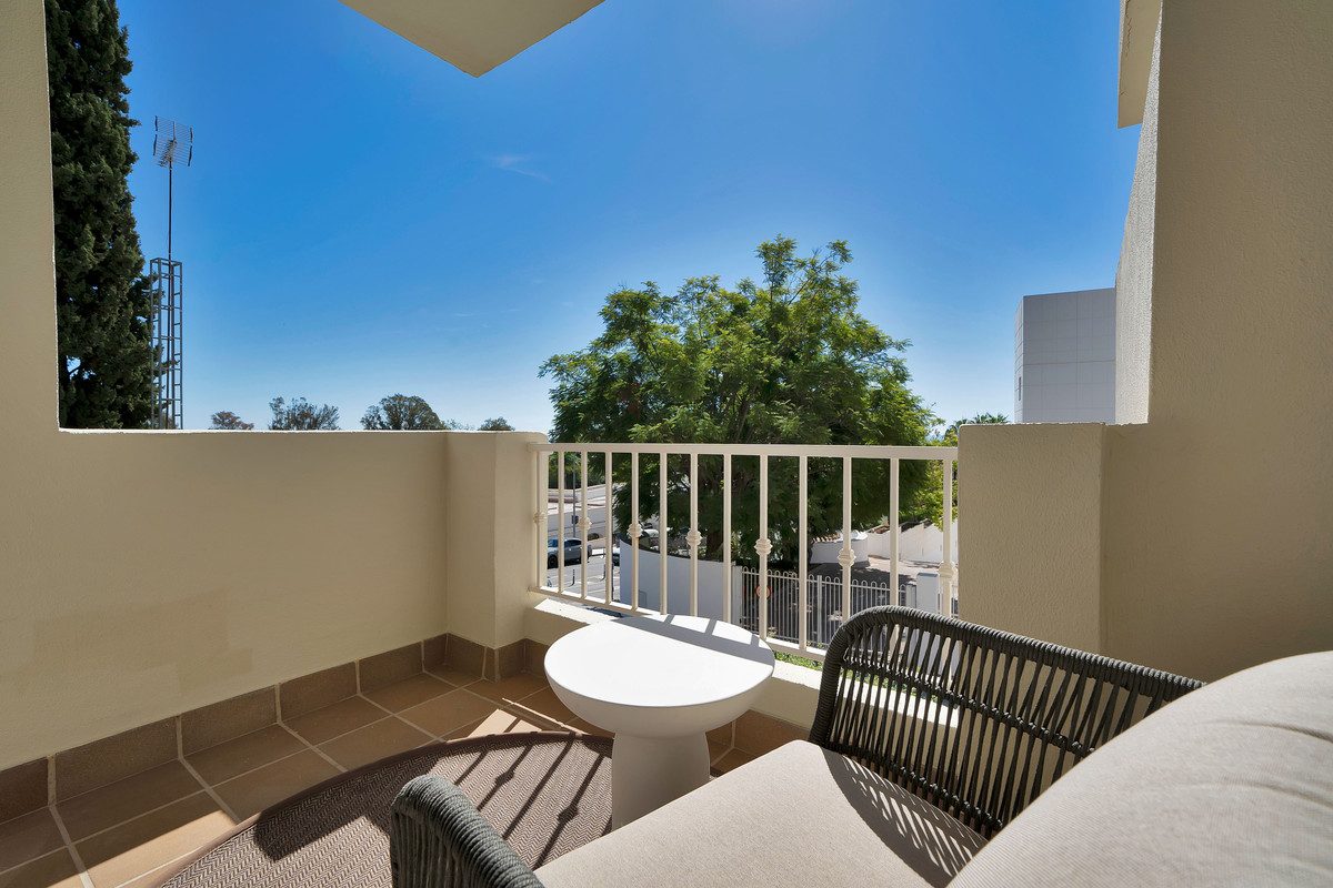 Middle Floor Apartment in Marbella, Costa del Sol – 2 beds – 1199000 € - photo 18 of 21