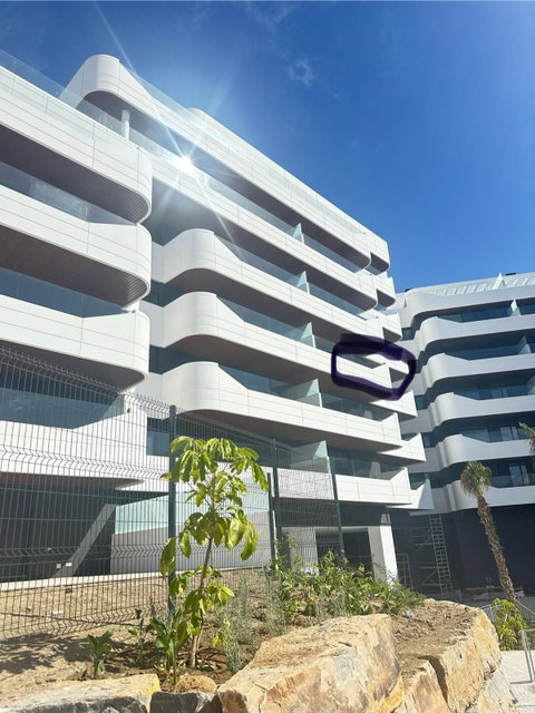 Middle Floor Apartment in Estepona, Costa del Sol – 2 beds – 595000 € - photo 9 of 20