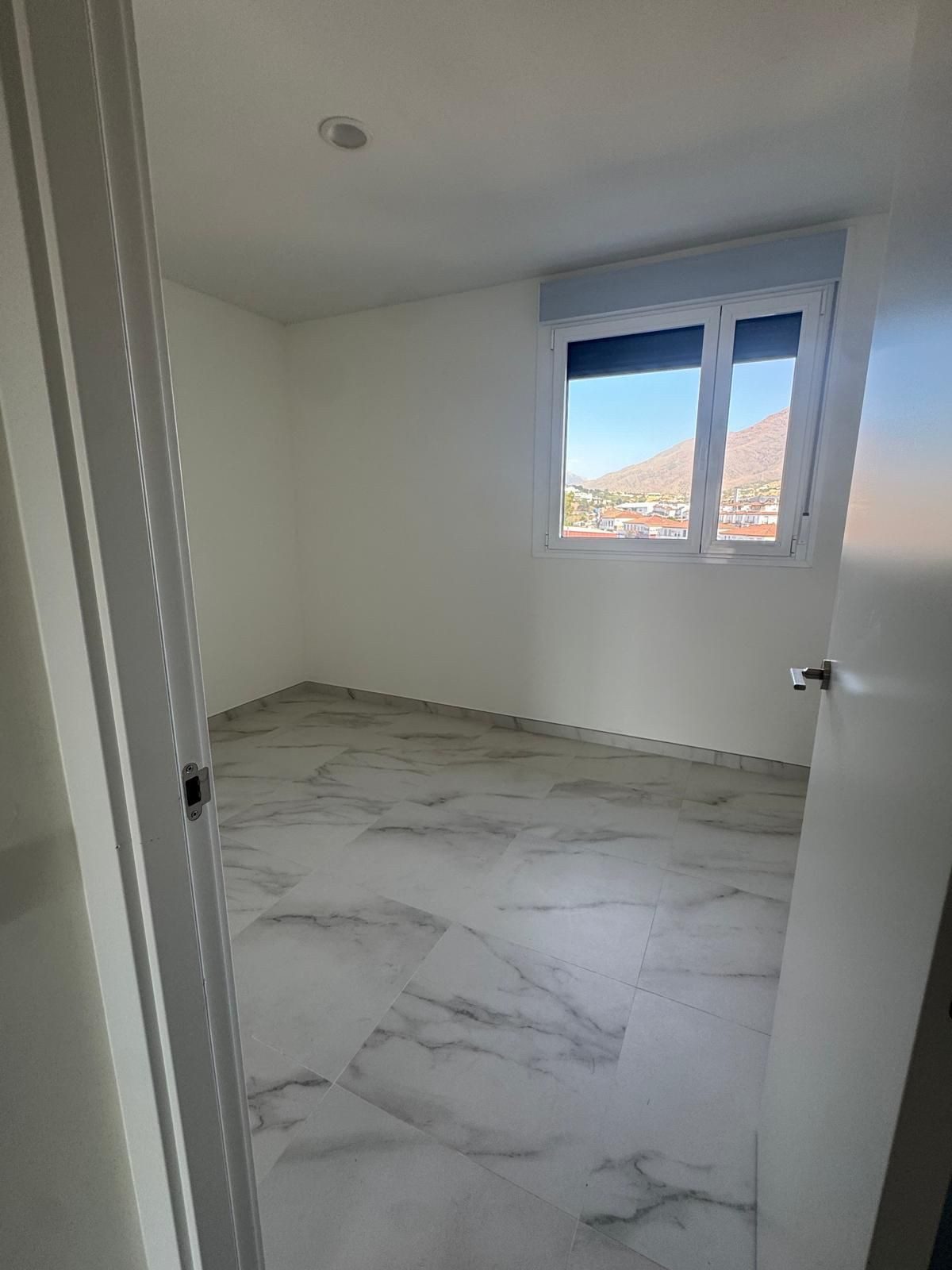 Middle Floor Apartment in Estepona, Costa del Sol – 2 beds – 595000 € - photo 16 of 20