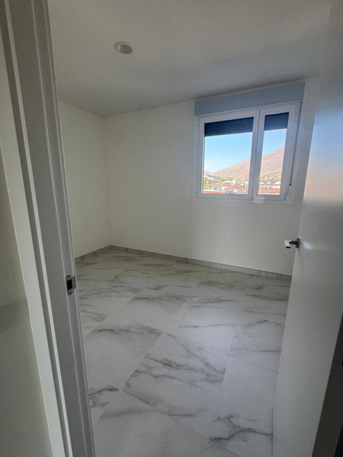 Middle Floor Apartment in Estepona, Costa del Sol – 2 beds – 595000 € - photo 16 of 20