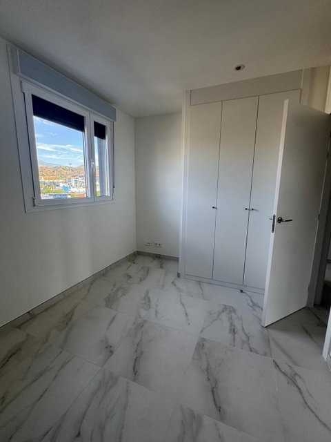 Middle Floor Apartment in Estepona, Costa del Sol – 2 beds – 595000 € - photo 17 of 20