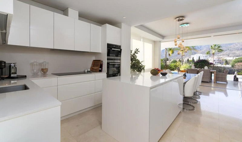 Detached Villa in Marbella, Costa del Sol – 3 beds – 2295000 €