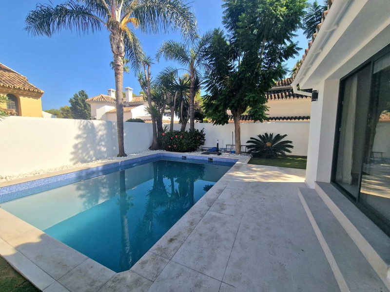 Detached Villa in Marbella, Costa del Sol – 5 beds – 2450000 €
