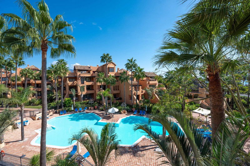 Middle Floor Apartment in Marbella, Costa del Sol – 3 beds – 1195000 €