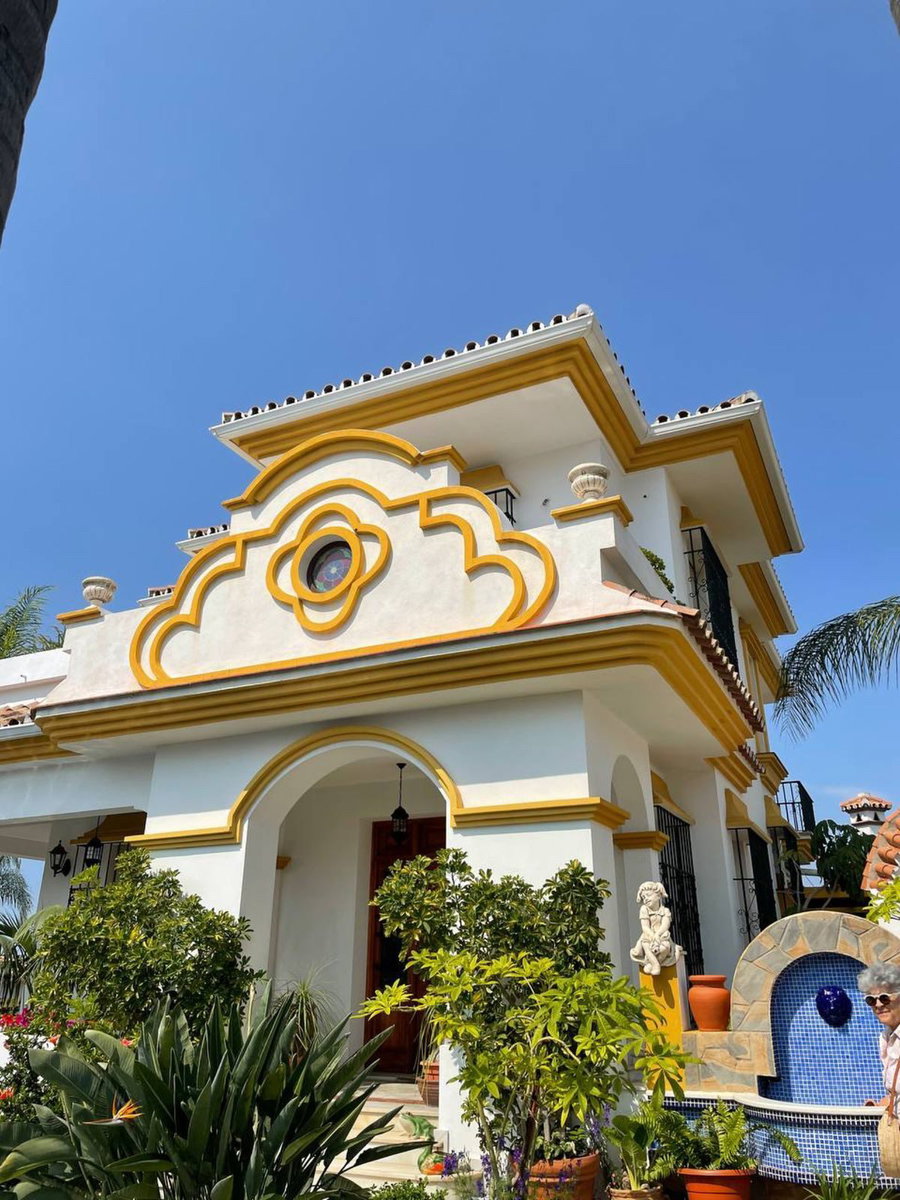 Detached Villa in Marbella, Costa del Sol – 4 beds – 1650000 € - photo 1 of 22