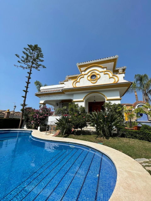 Detached Villa in Marbella, Costa del Sol – 4 beds – 1650000 € - photo 2 of 22