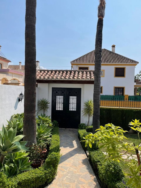 Detached Villa in Marbella, Costa del Sol – 4 beds – 1650000 € - photo 4 of 22