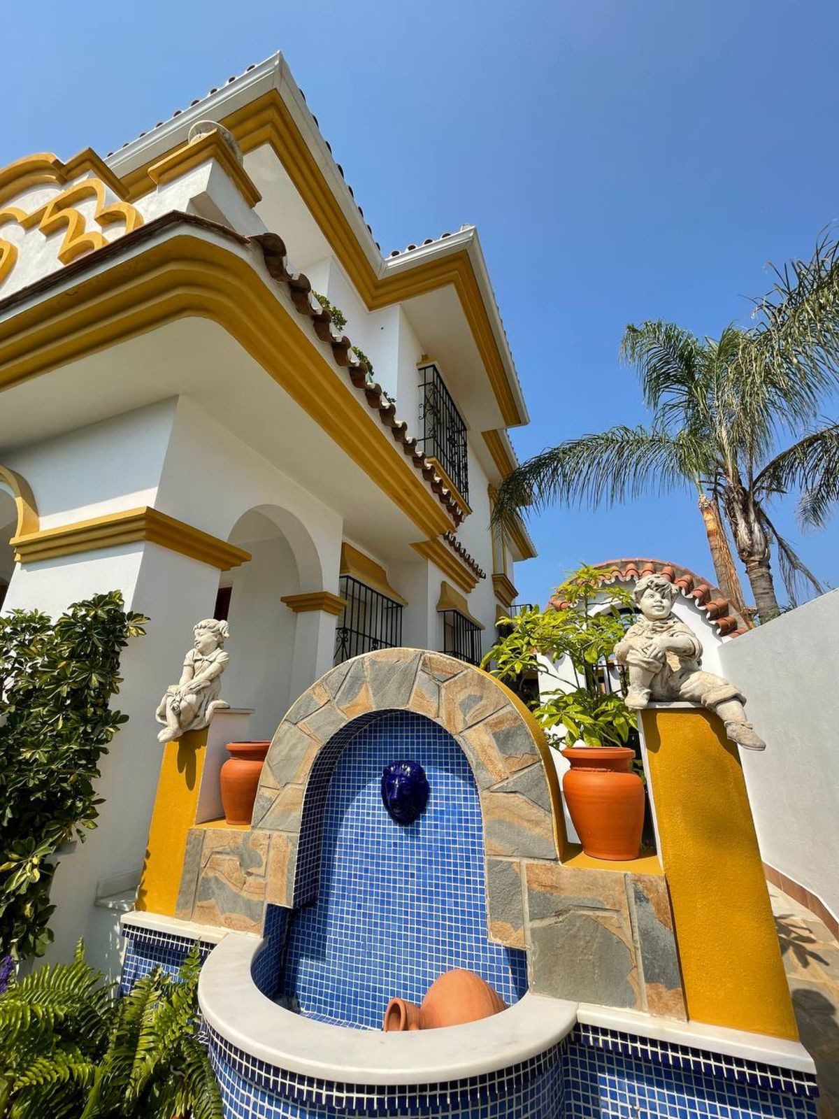 Detached Villa in Marbella, Costa del Sol – 4 beds – 1650000 € - photo 6 of 22