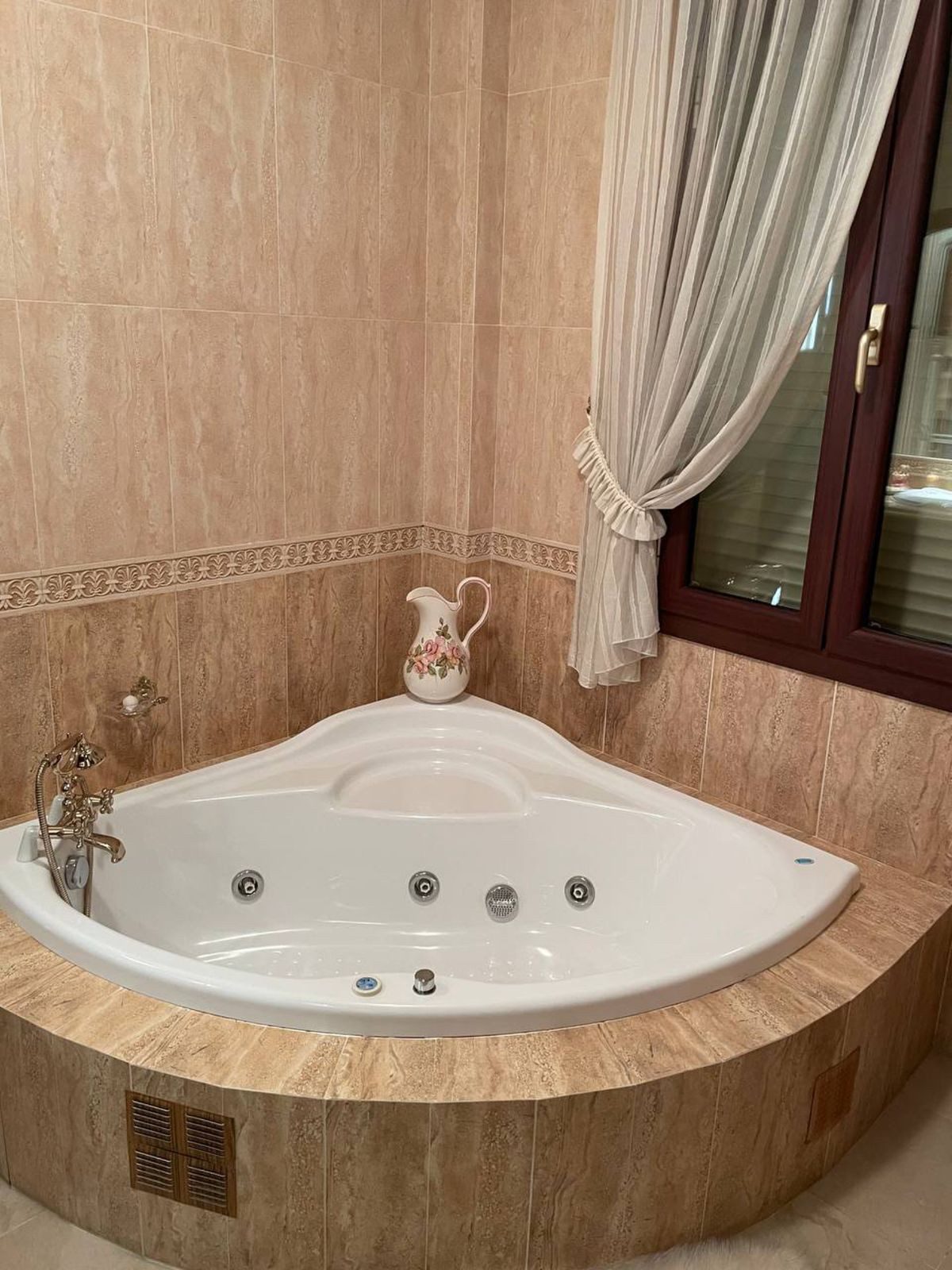 Detached Villa in Marbella, Costa del Sol – 4 beds – 1650000 € - photo 15 of 22