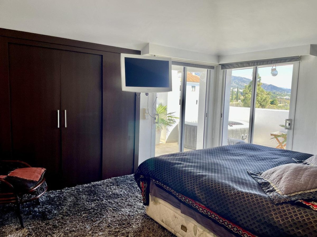 Penthouse in Marbella, Costa del Sol – 2 beds – 650000 € - photo 22 of 32