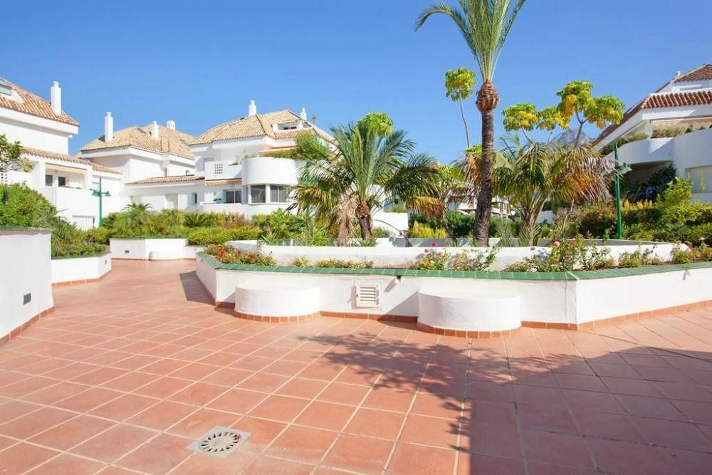 Penthouse in Marbella, Costa del Sol – 2 beds – 650000 € - photo 24 of 32