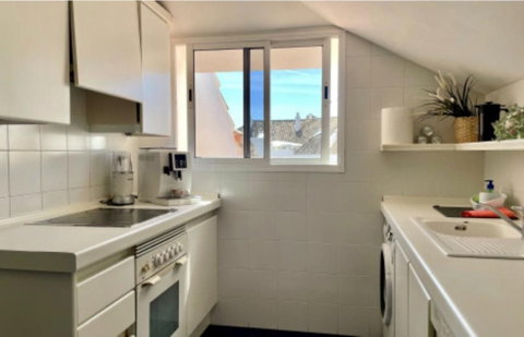 Penthouse in Marbella, Costa del Sol – 2 beds – 650000 € - photo 29 of 32