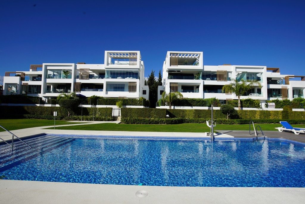 Ground Floor Apartment in Estepona, Costa del Sol – 2 beds – 550000 € - photo 1 of 15