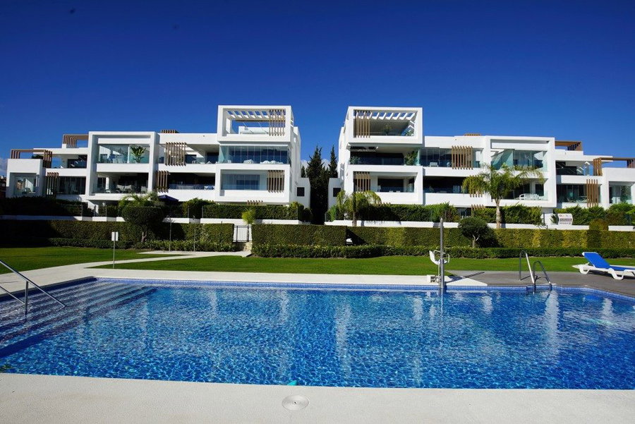 Ground Floor Apartment in Estepona, Costa del Sol – 2 beds – 550000 € - photo 1 of 15