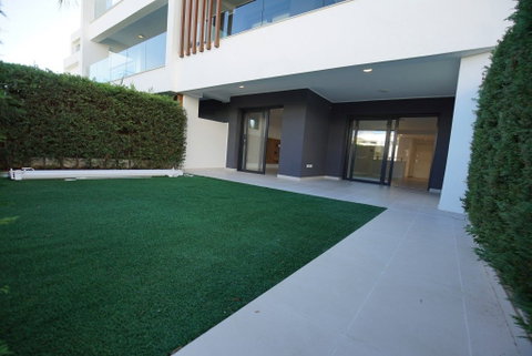 Ground Floor Apartment in Estepona, Costa del Sol – 2 beds – 550000 € - photo 5 of 15