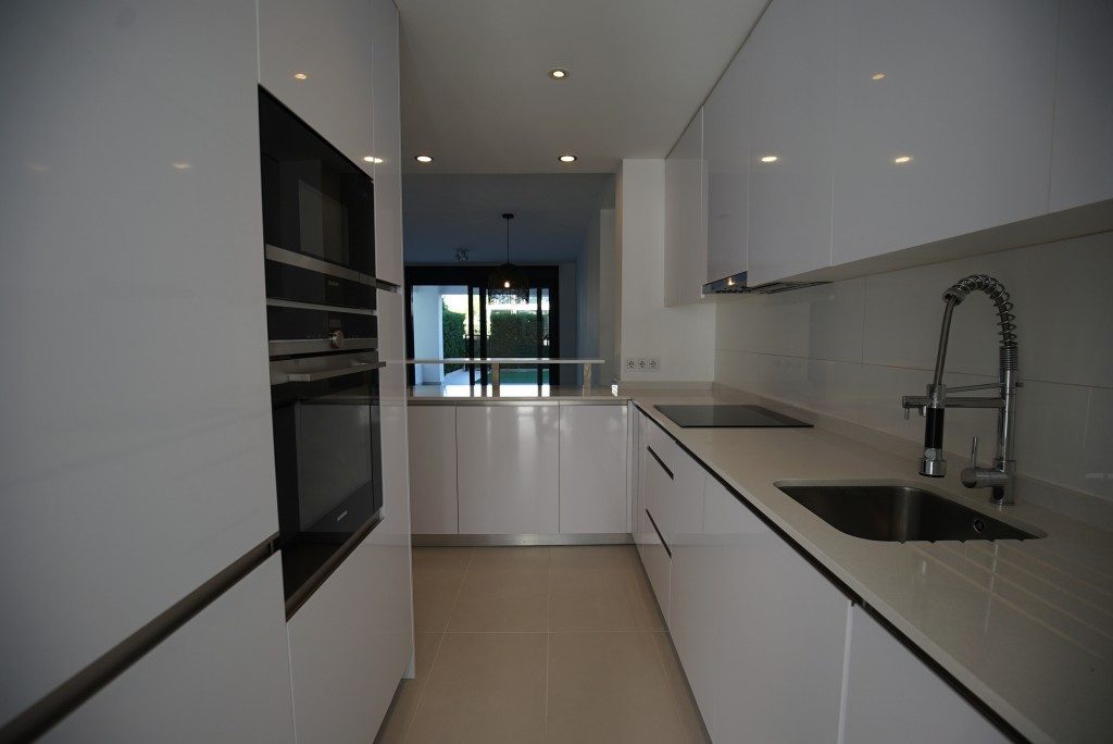 Ground Floor Apartment in Estepona, Costa del Sol – 2 beds – 550000 € - photo 8 of 15