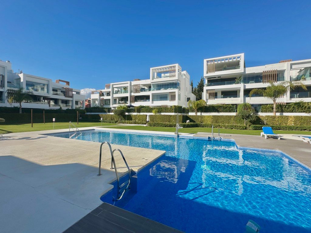 Ground Floor Apartment in Estepona, Costa del Sol – 2 beds – 550000 € - photo 14 of 15