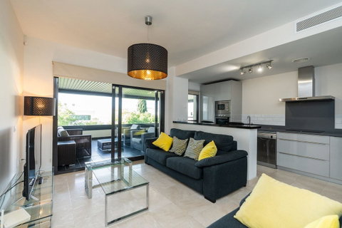 Middle Floor Apartment in Málaga, Costa del Sol – 2 beds – 465000 € - photo 2 of 33