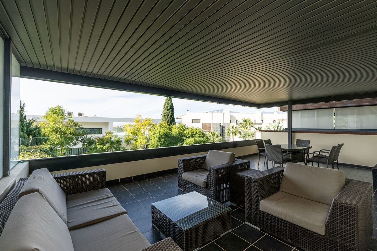 Middle Floor Apartment in Málaga, Costa del Sol – 2 beds – 465000 € - photo 4 of 33