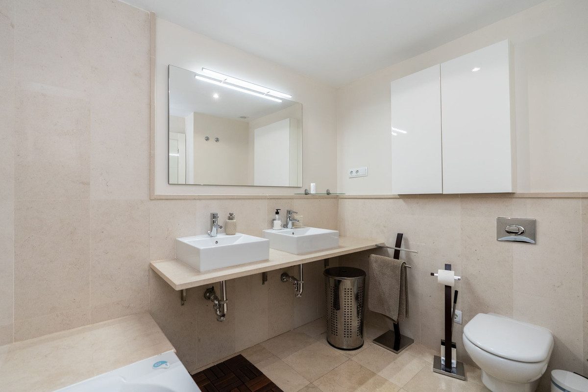 Middle Floor Apartment in Málaga, Costa del Sol – 2 beds – 465000 € - photo 13 of 33