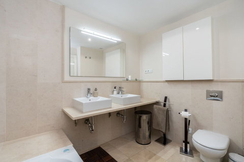 Middle Floor Apartment in Málaga, Costa del Sol – 2 beds – 465000 € - photo 13 of 33